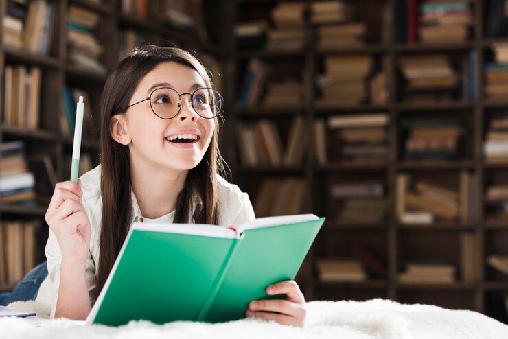 10 отличных книг, которые стоит дать почитать подростку