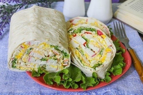 рулет из лаваша с крабовыми палочками
