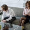 Почему сильные женщины выбирают слабых мужчин: 7 психологических причин